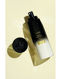 Oribe Gold Lust Mystify Restyling Spray - spray do włosów odświeżający i reaktywujący działanie "wczorajszych" kosmetyków 175 ml